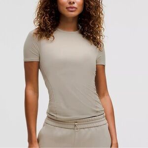 Lululemon Nulu Short Sleeve Crewneck Tee XS – Riverstone Beige Fitted tee